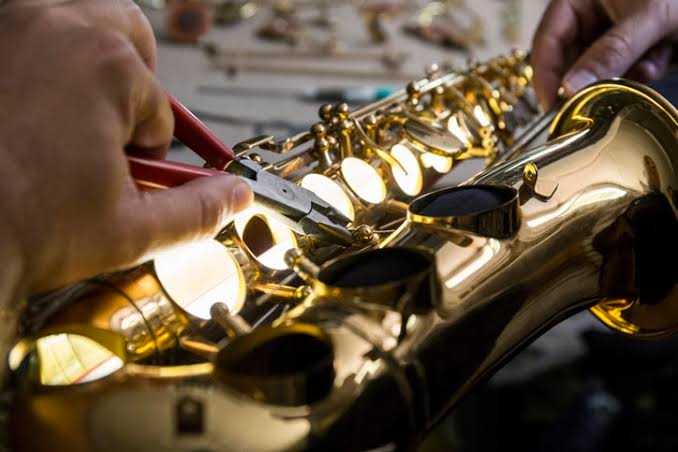 Oficina de conserto e sapatilhamento de instrumentos de sopro em BH
